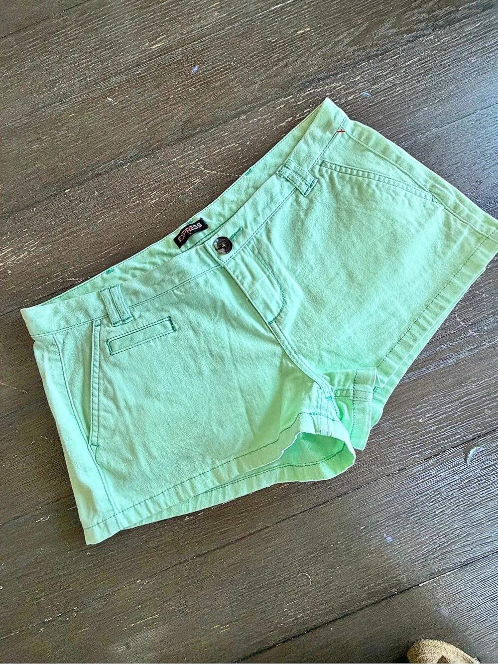 Express Women's Cargo Shorts in Green